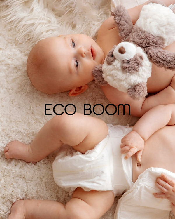 Bebé tumbado con un pañal Eco Boom